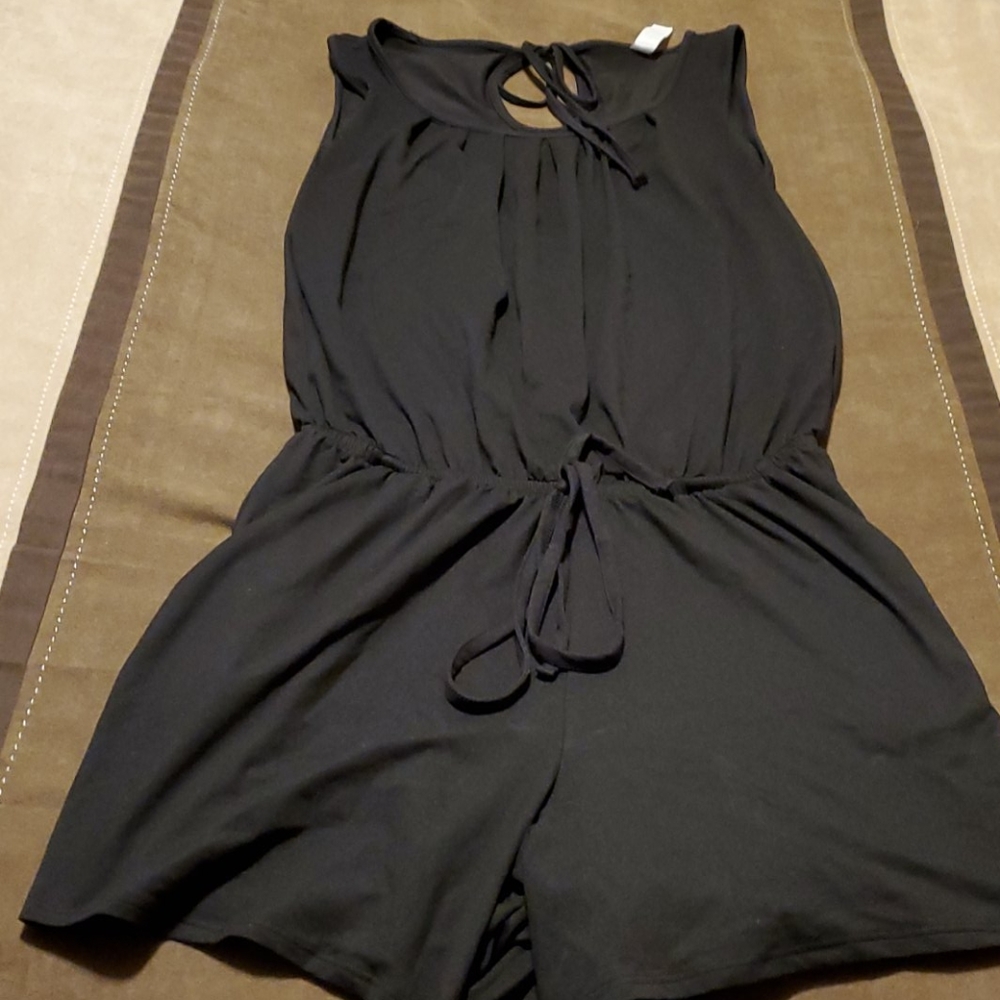 Black sleeveless short romper